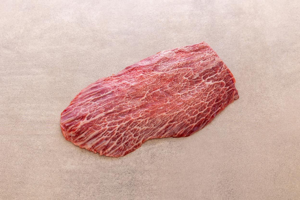 Rohes deutsches Wagyu Flat Iron Steak mit feiner Marmorierung