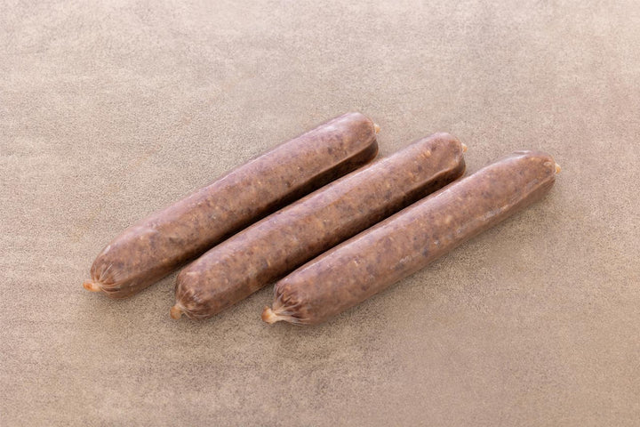 Drei rohe Wagyu Bratwürste aus dem Probierpaket von Gut Wagyu.